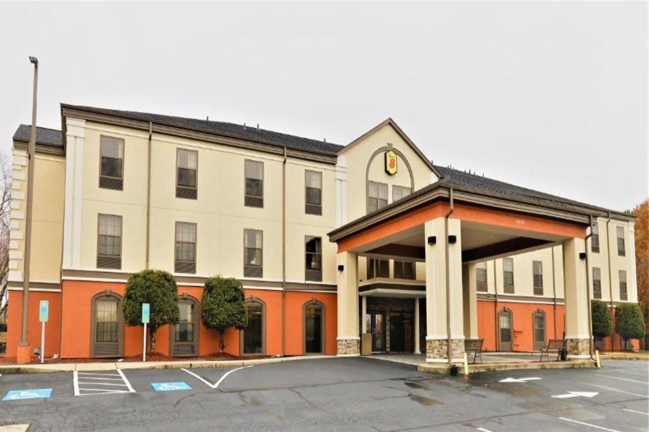 Super 8 By Wyndham High Point/Greensboro Exterior photo